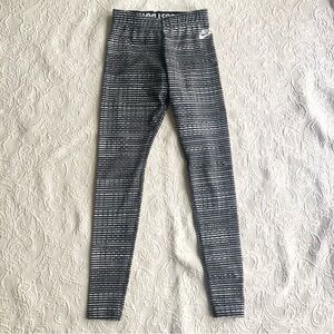 Nike Black/White Striped Elastic Pull On Stretchy Athleisure Leggings